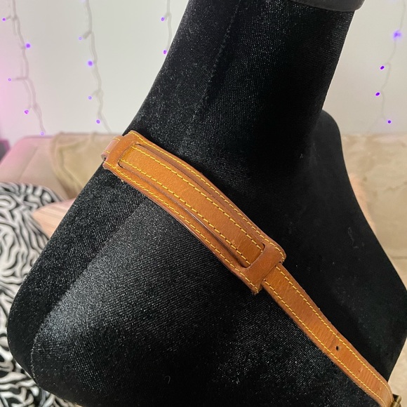 Louis Vuitton Chantilly crossbody bag - Picture 14 of 14